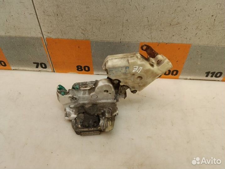 Замок двери задней правой Nissan Almera N16 1.8