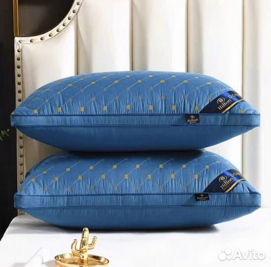 Подушка фирменная Hilton