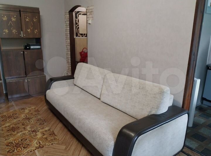 2-к. квартира, 42 м², 3/3 эт.