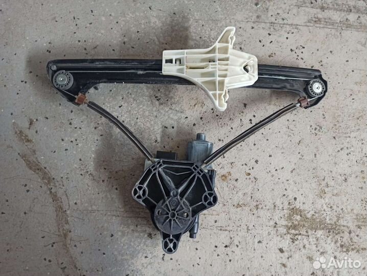 Стеклоподьемник задний правый VW Golf 7