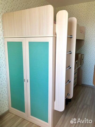 Кровать двухьярусная