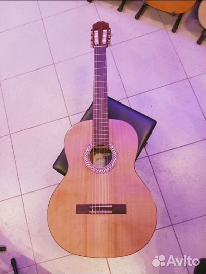Кремона классическая гитара массив