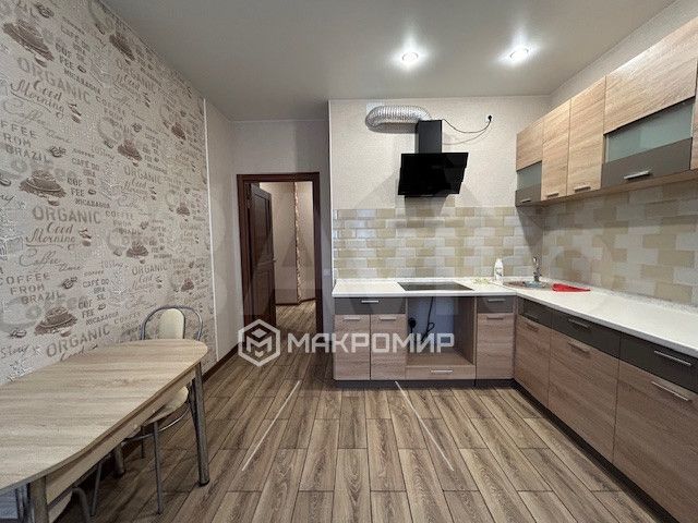 2-к. квартира, 65 м², 6/10 эт.