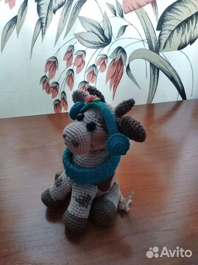 Игрушка корова вязаная