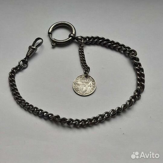 Старинный шатлен с серебряной монетой