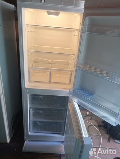 Холодильник indesit