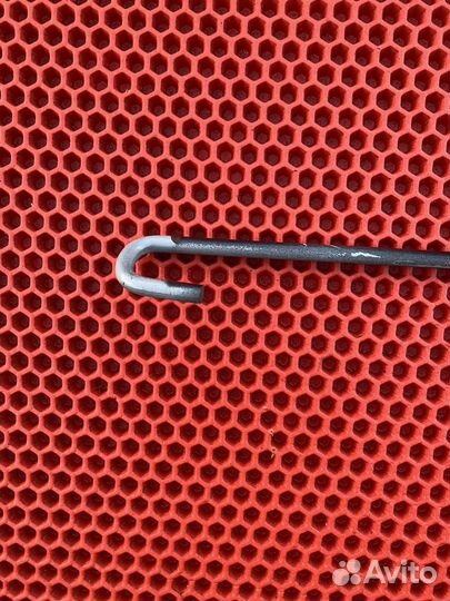 Торсион крышки багажника Mitsubishi Carisma седан