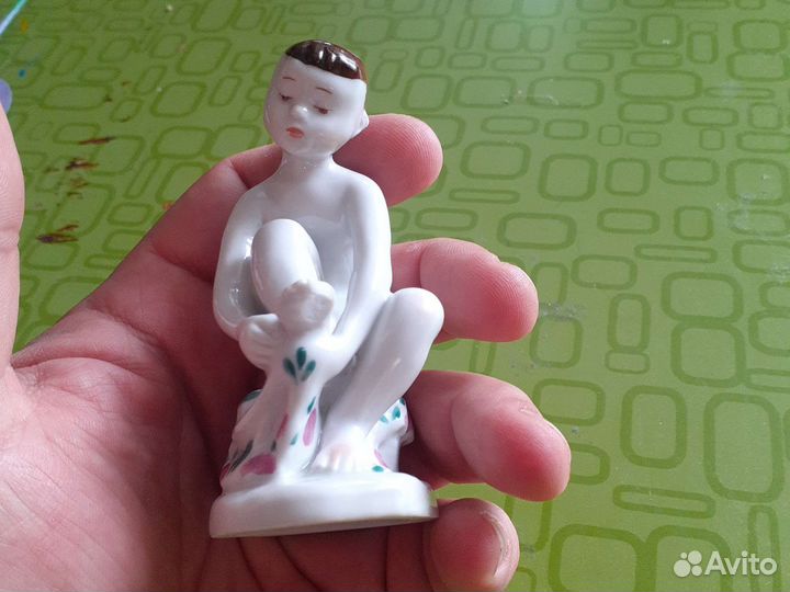 Фарфоровые статуэтки,Мальчик с полотенцем.лфз