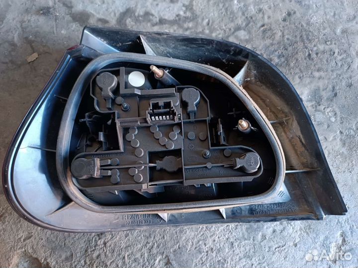 Задний фонарь Renault Megan 1 7700428321