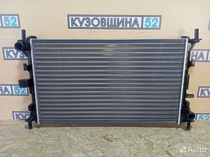 Радиатор охлаждения Ford Focus 1 (98-04) MT + A/C