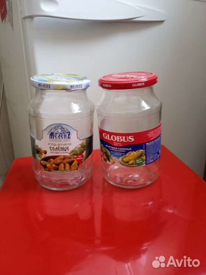 Стеклянные бутылки и банки с винтовыми крышками