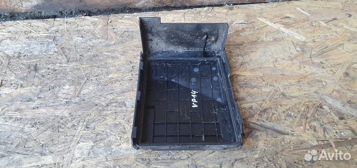 Крышка блока предохранителей Volkswagen Golf V 20