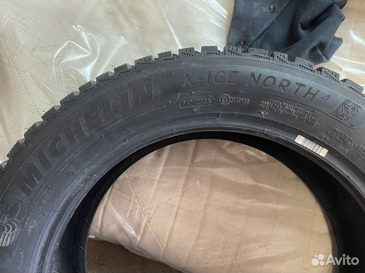 Michelin X-Ice North 4 215/55 R17 98T