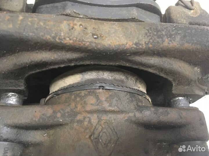 Суппорт передний правый Megane III 2009-2016