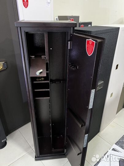 Оружейный сейф в дереве