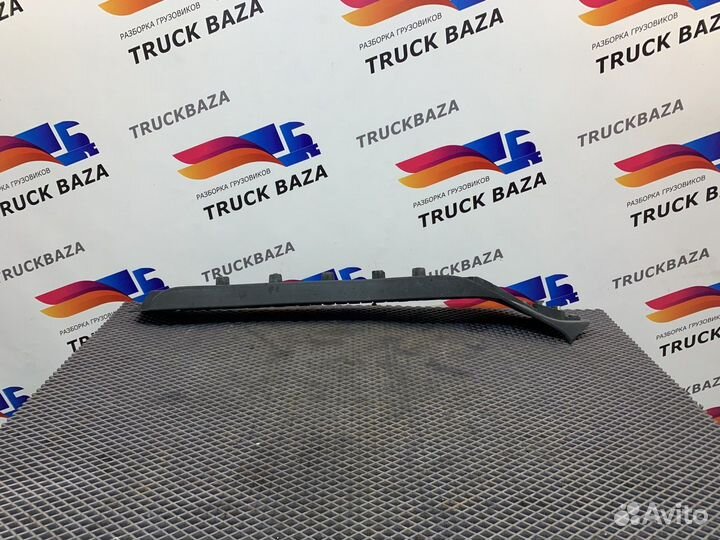 Накладка на порог наружная правая