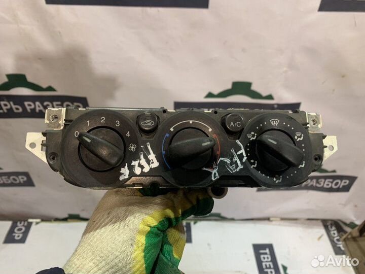 Блок управления климат-контролем Ford Focus 2 1.6
