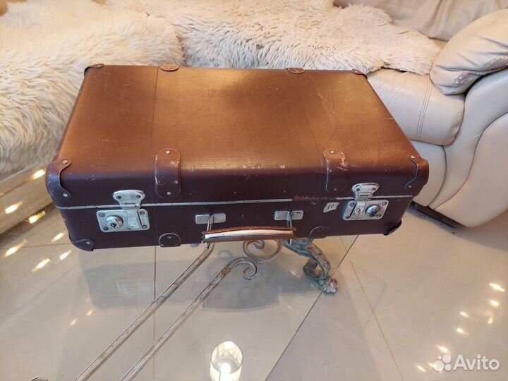 Чемодан ретро