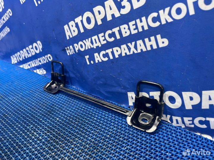 Крепление сиденья Toyota Auris хэтчбек 1ZR 2007