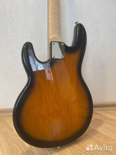 Бас гитара, копия music MAN