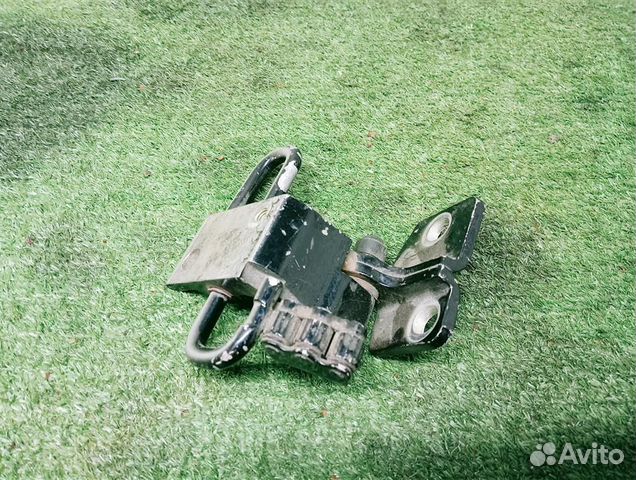 Петля двери передней правой нижняя VW Passat (B6)