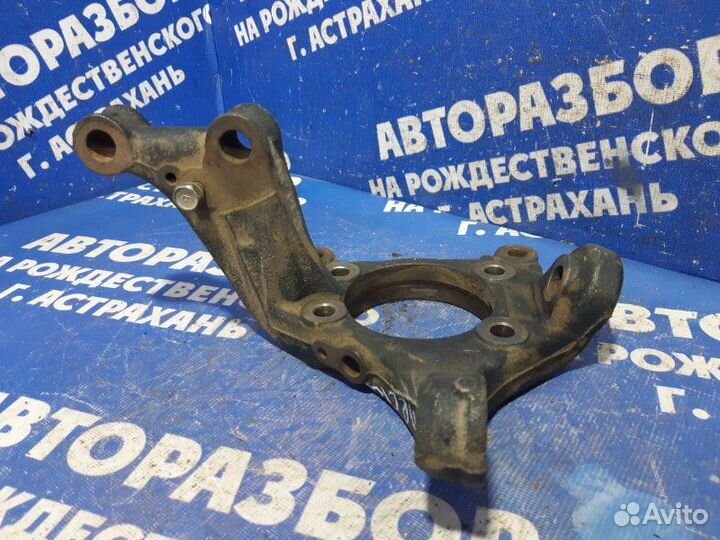 Передний левый поворотный кулак Toyota Blade