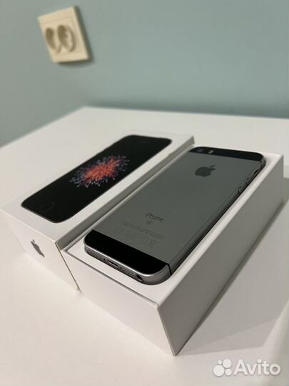 iPhone SE, 32 ГБ