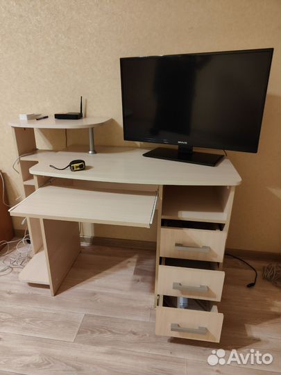 Письменный стол