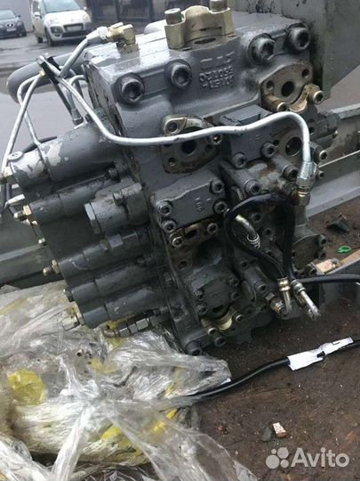 Центральный гидрораспределитель Хитачи 200-3