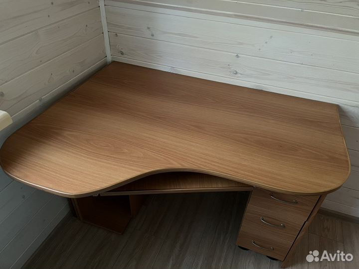 Письменный стол с тумбой бу