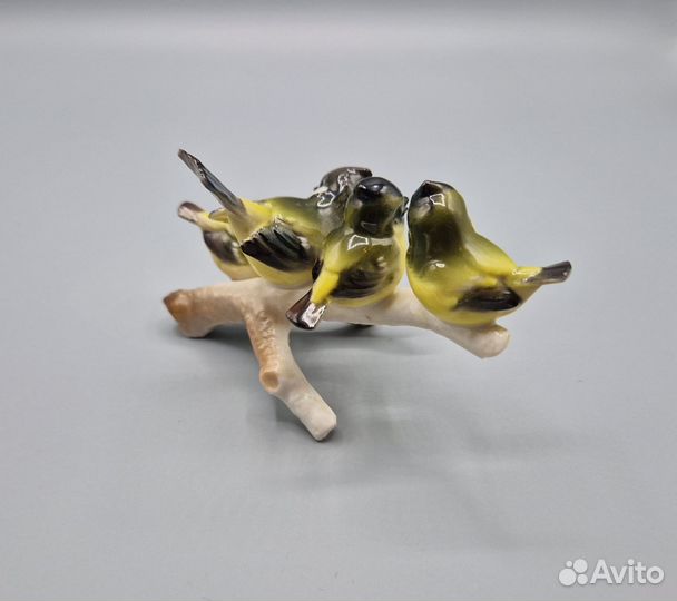 Хутченройтер фарфоровая статуэтка птички синицы
