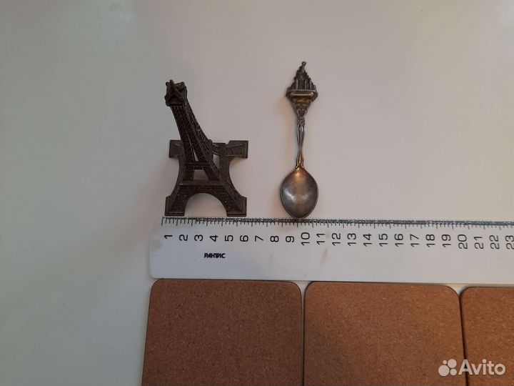 Сувениры с видом Парижа