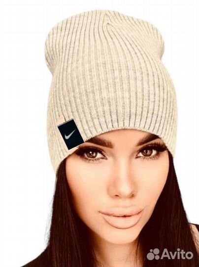 Женская шапка классическая