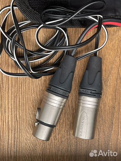 Акумулятор с чехлом и проводами