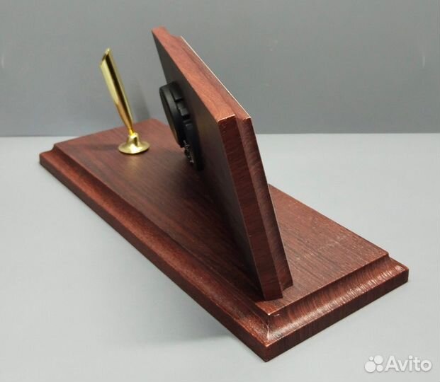 Часы настольные с подставкой для ручки 