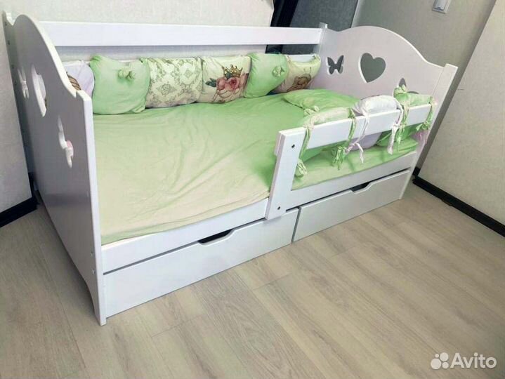 Кроватка из натурального дерева высокий борт сингл