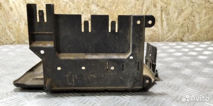 Крепление аккумулятора Opel Vectra B