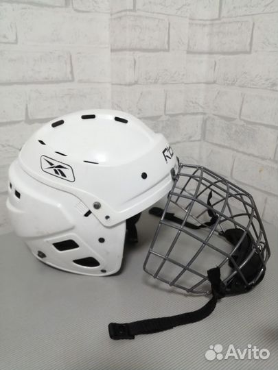 Хоккейный шлем