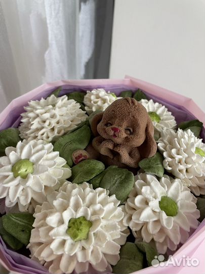 Букет зефирных хризантем с шоколадным зайкой