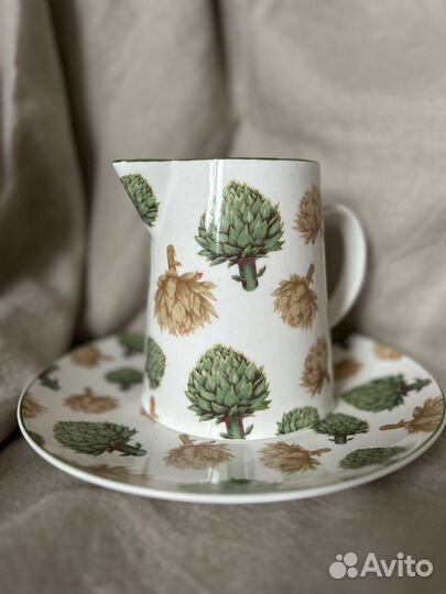 Кувшин и блюдо с артишоками