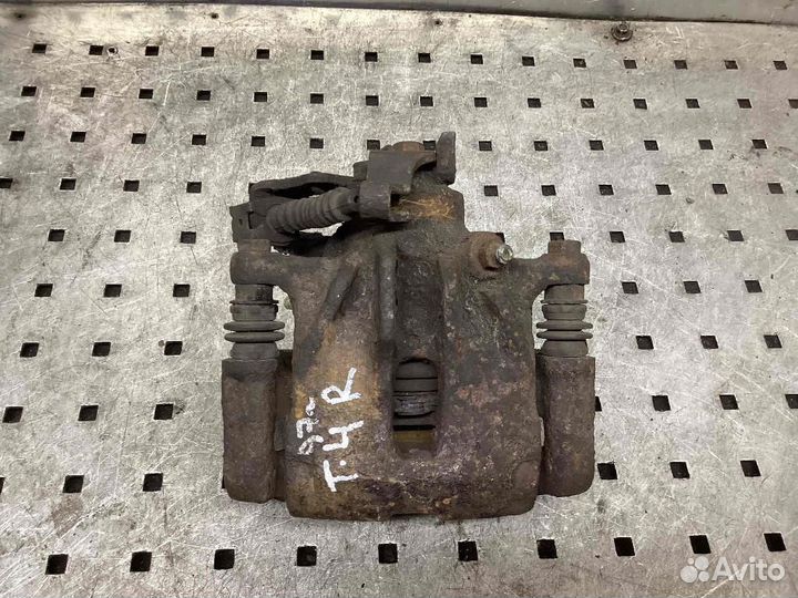 Суппорт задний правый Volkswagen Caravelle/Multiva