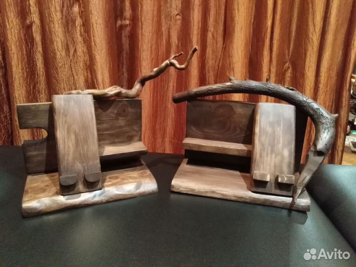 Полочка для зарядки и пользования смартфона