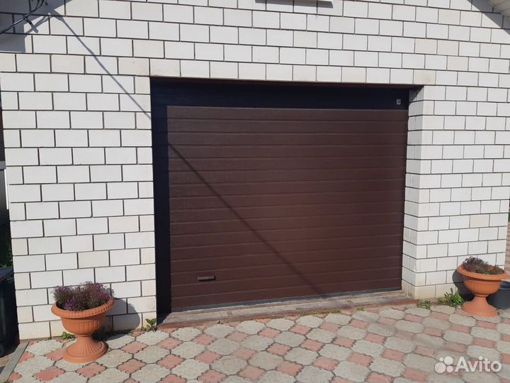 Секционные ворота