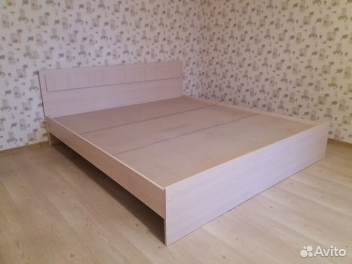 Кровать с матрасом
