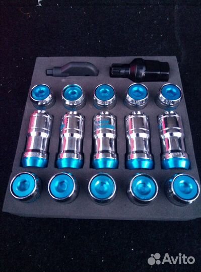 Гайки колесные с секреткой