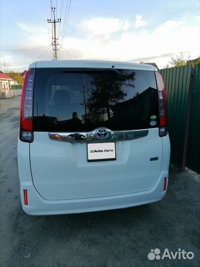 Toyota Noah 1.8 CVT, 2014, 134 000 км