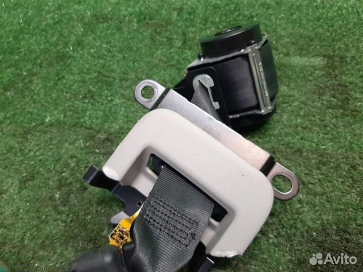 Ремень безопасности задний средний Toyota Verso R