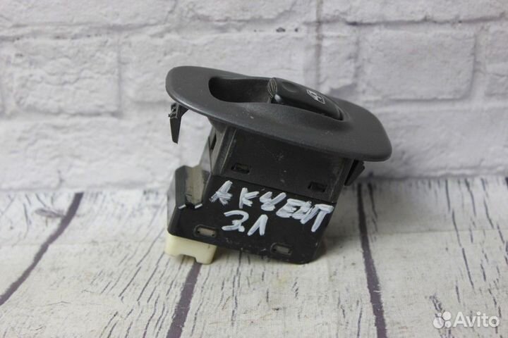 Кнопка стеклоподъемника Accent