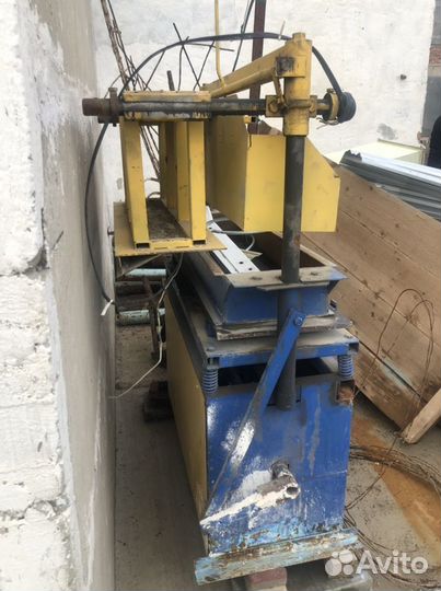 Вибропрес для производства тратуарный бордюров