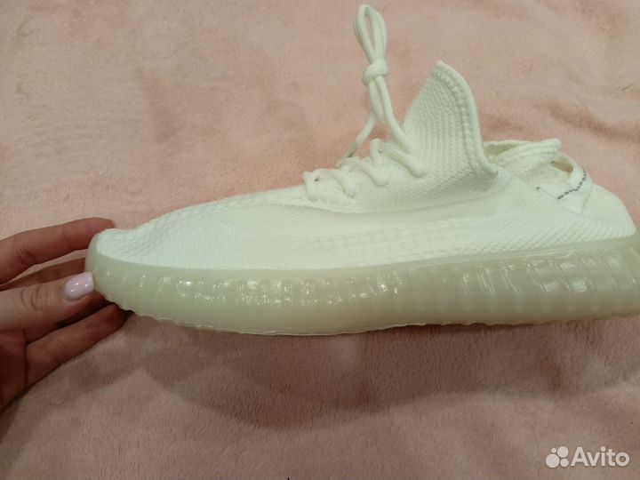 Кроссовки 44